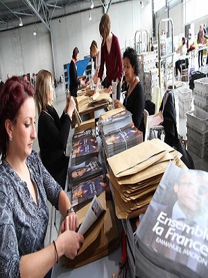 Travail de conditionnement de flyers